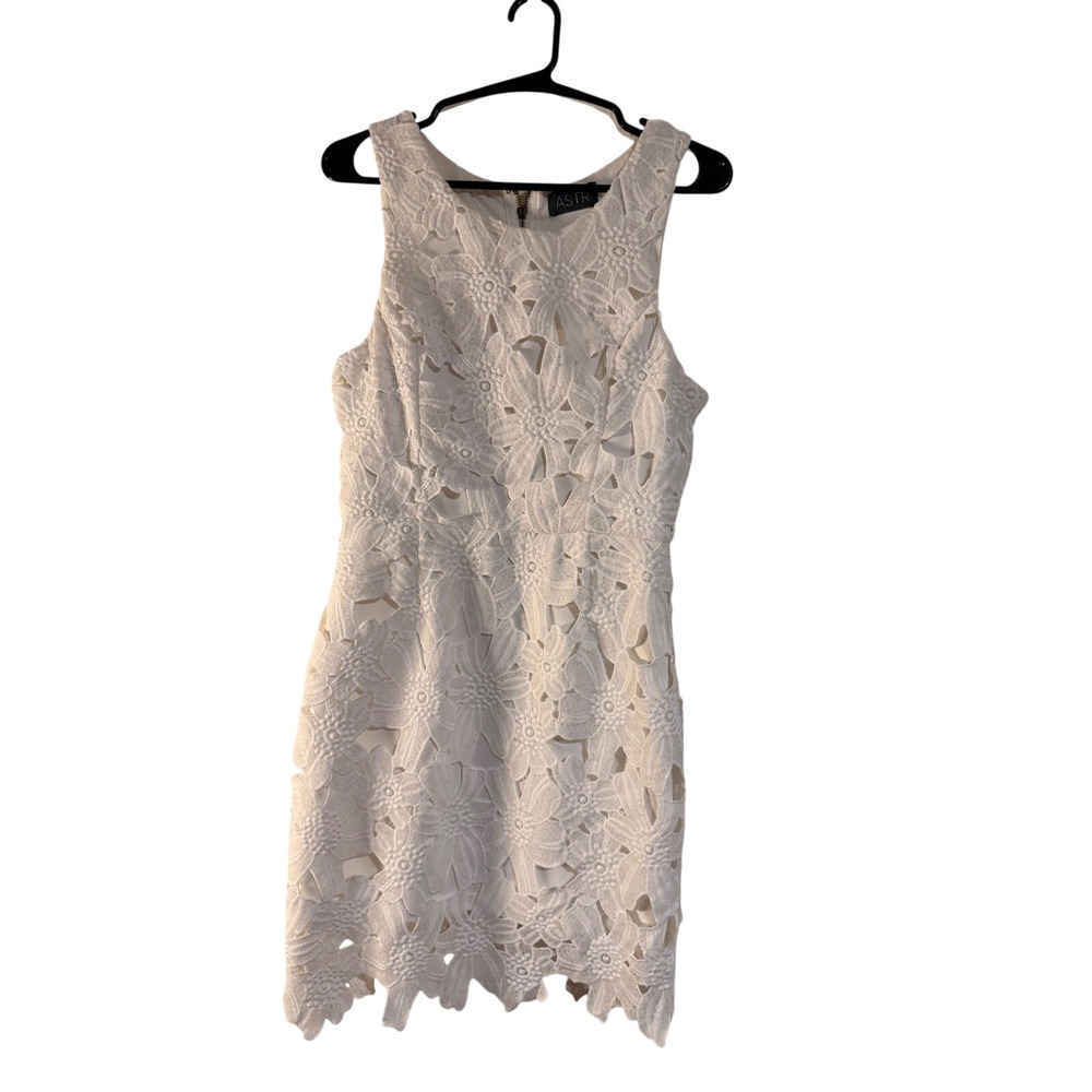ASTR the Label White Floral Crochet Lace Rush Pledge Dress M Brideโ Rehearsal